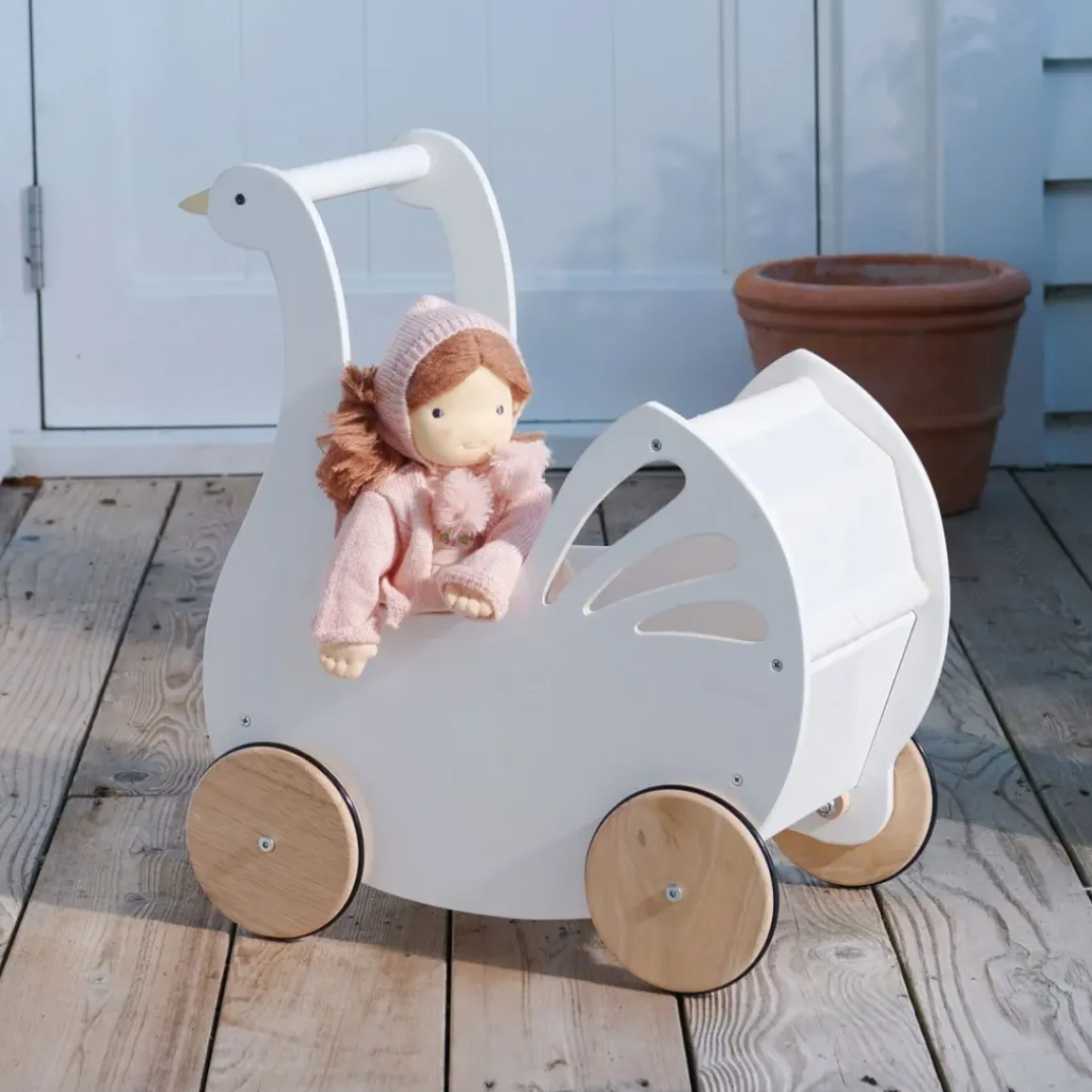 Sweet Swan Pram